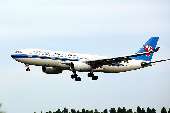 IM电竞|苏牙戴帽库鸟比达尔破门 巴萨5-1大胜皇马笑傲国家德比(图1) IM电竞官网